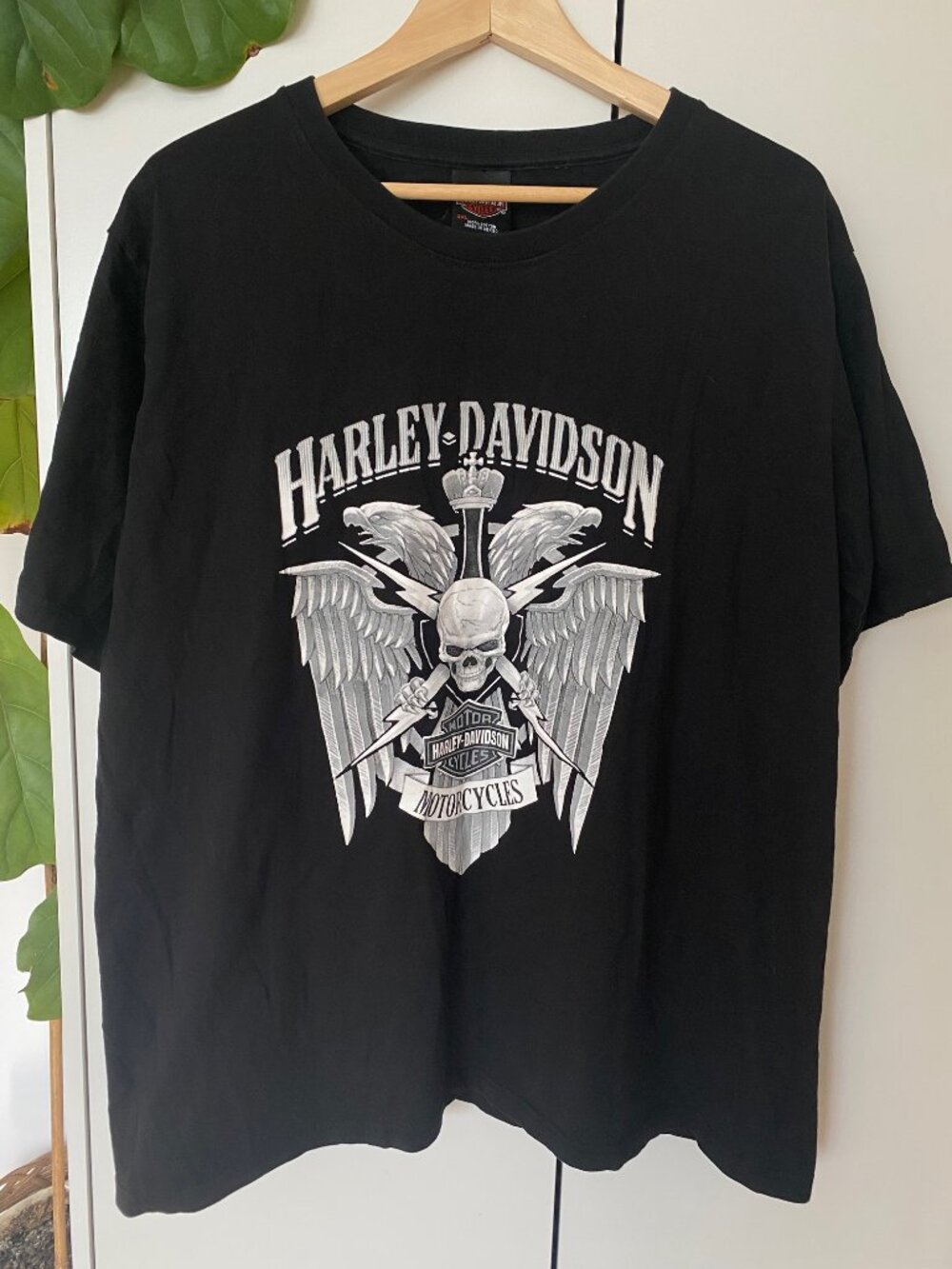 Men Unisex Black Harley-Davidson Motor Cycles T-shirt Skull Size 2XL Fit Large
